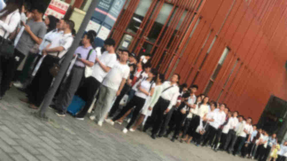 ��ְ�䳡��Ա�������ͣ�100-200Ԫ